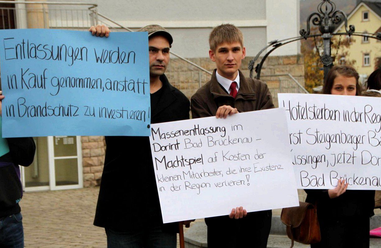 Dorint employees demonstrate in bad bruckenau